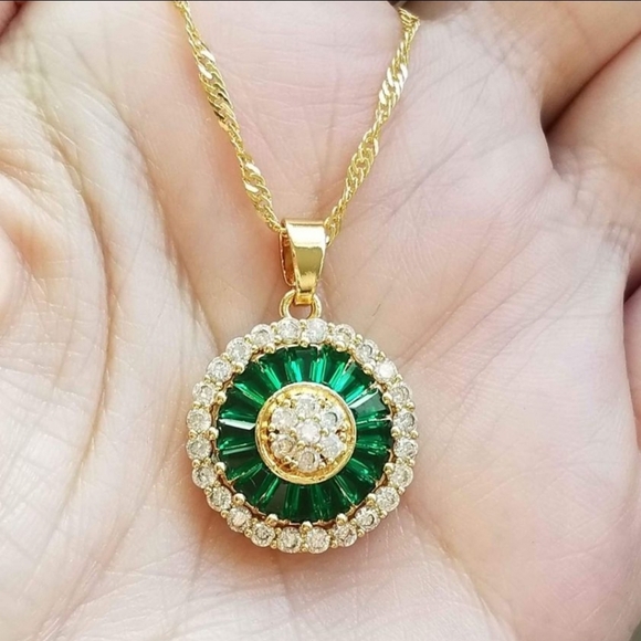 New 18K Gold Plated Baguette Emerald Diamond Necklace Circle Pendant And Chain
